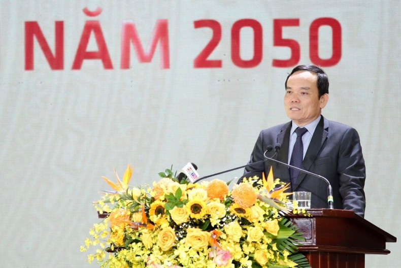 Вице-премьер Чан Лыу Куанг выступает на конференции. Вице-премьер Чан Лыу Куанг выступает на конференции.