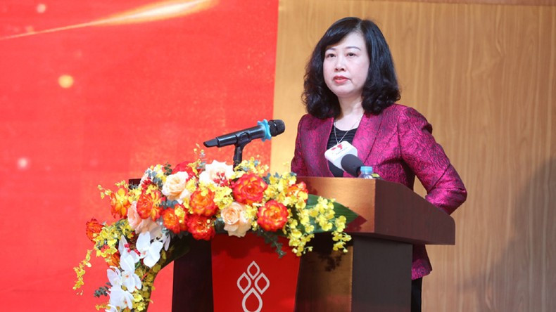 Товарищ Дао Хонг Лан выступает с речью.