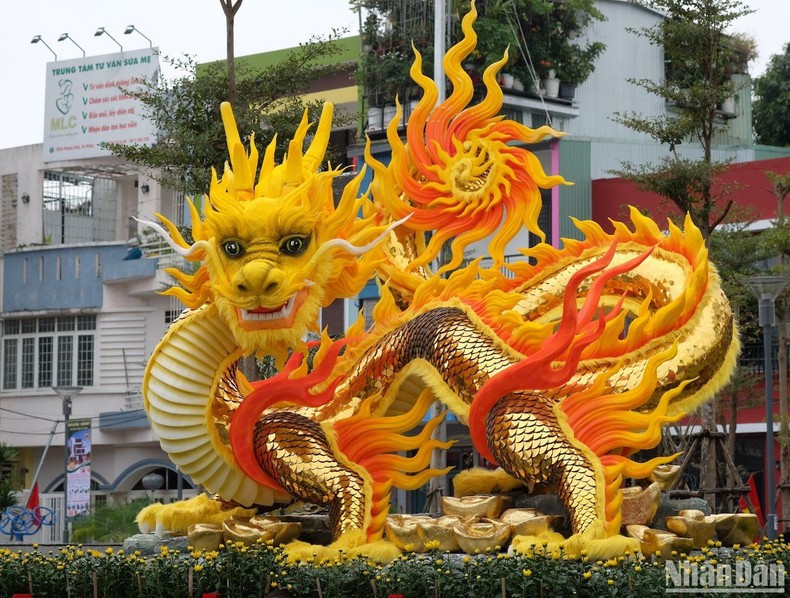 Талисман дракона в парке Намзыонг на территории памятника государственного значения – кладбища Фыокнинь.