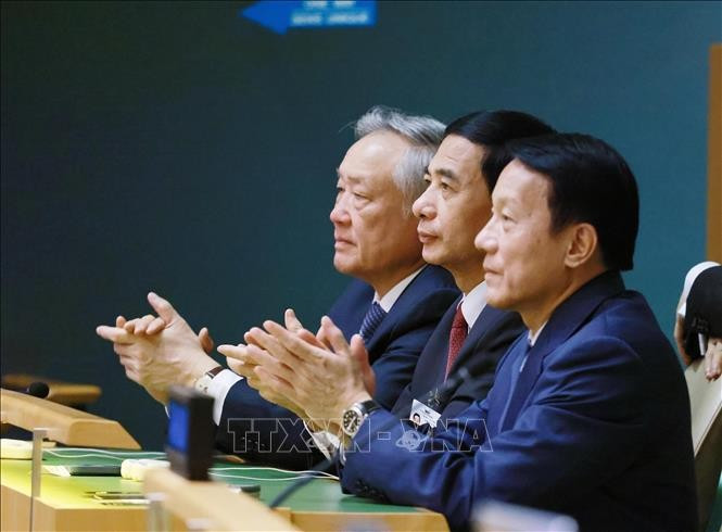 Делегаты Вьетнама на общих прениях в рамках Недели высокого уровня 79-й сессии Генеральной Ассамблеи ООН. Фото: ВИА Делегаты Вьетнама на общих прениях в рамках Недели высокого уровня 79-й сессии Генеральной Ассамблеи ООН. Фото: ВИА