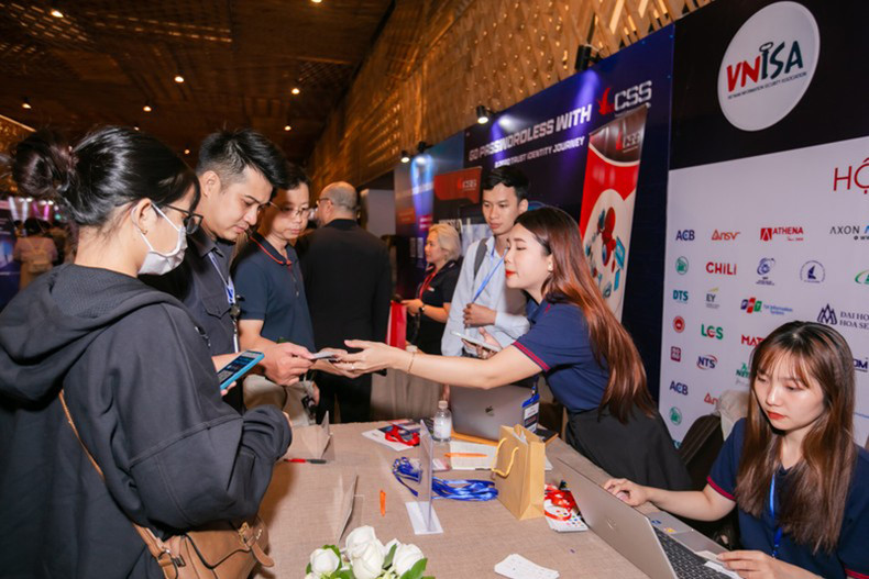 Предприятия внедряют технологии безопасности для людей и предприятий. Фото: Ань Туан Предприятия внедряют технологии безопасности для людей и предприятий. Фото: Ань Туан