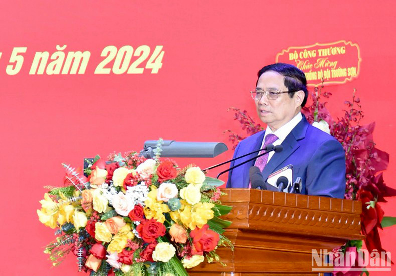 Премьер-министр Фам Минь Тьинь выступает с речью. Фото: Чан Хай Премьер-министр Фам Минь Тьинь выступает с речью. Фото: Чан Хай