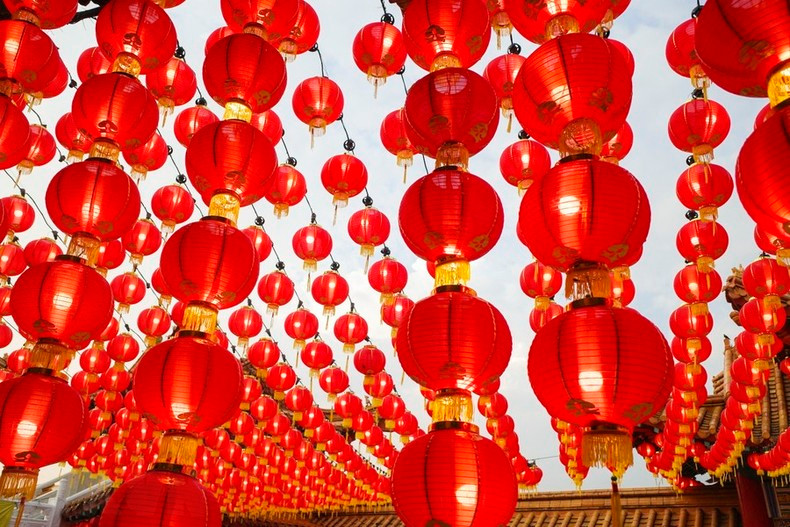 Пагода Тхеан-Хоу в Куала-Лумпуре (Малайзия) вешает красные фонари в честь Нового года Жап Тхин. Фото: Синьхуа/ВИА