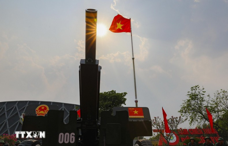 105-мм гаубица в музее. 105-мм гаубица в музее.