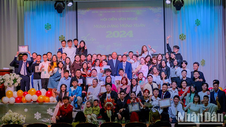 Вьетнамцы и вьетнамские студенты в Казани на мероприятии. Фото: Суан Хынг – Нгок Зиеп