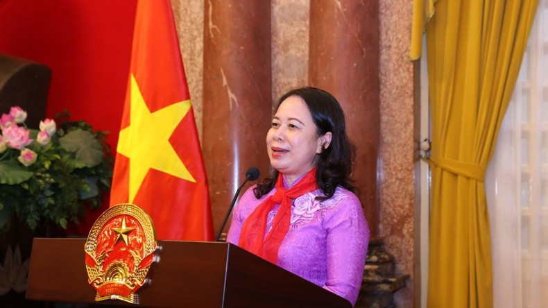 Вице-президент Во Тхи Ань Суан выступает на встрече. Вице-президент Во Тхи Ань Суан выступает на встрече.