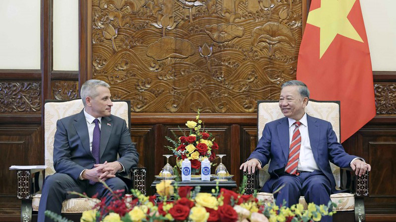 Президент То Лам принимает Посла Беларуси Владимира Боровикова. Фото: ВИА Президент То Лам принимает Посла Беларуси Владимира Боровикова. Фото: ВИА