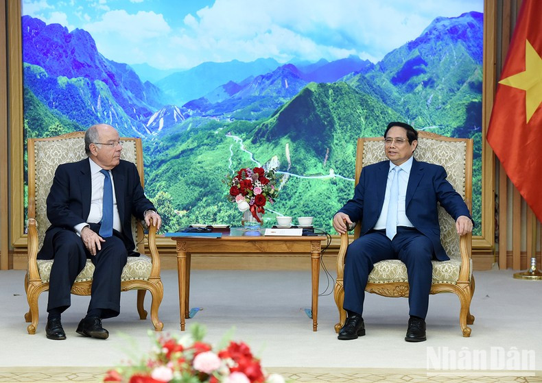 Премьер-министр Фам Минь Тьинь и Министр иностранных дел Мауро Виейра. Премьер-министр Фам Минь Тьинь и Министр иностранных дел Мауро Виейра.