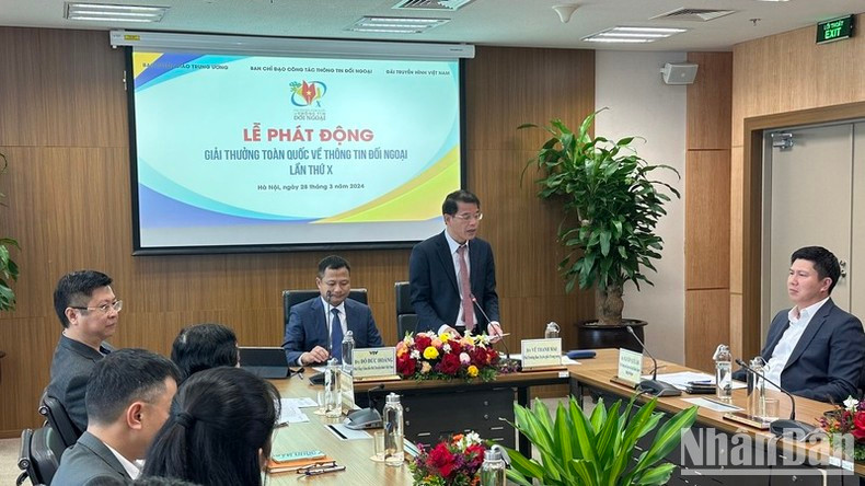 Товарищ Ву Тхань Май выступает на мероприятии. Товарищ Ву Тхань Май выступает на мероприятии.