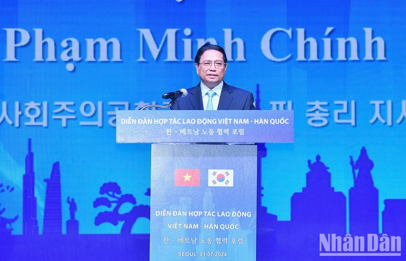 Премьер-министр Фам Минь Тьинь выступает с речью. Фото: Тхань Жанг Премьер-министр Фам Минь Тьинь выступает с речью. Фото: Тхань Жанг