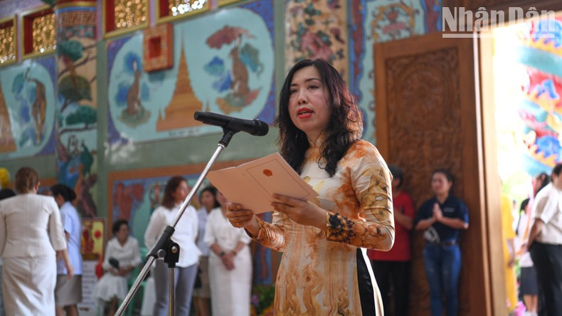 Заместитель министра Ле Тхи Тху Ханг выступает в пагоде Кханьтхо. Фото: Динь Чыонг Заместитель министра Ле Тхи Тху Ханг выступает в пагоде Кханьтхо. Фото: Динь Чыонг