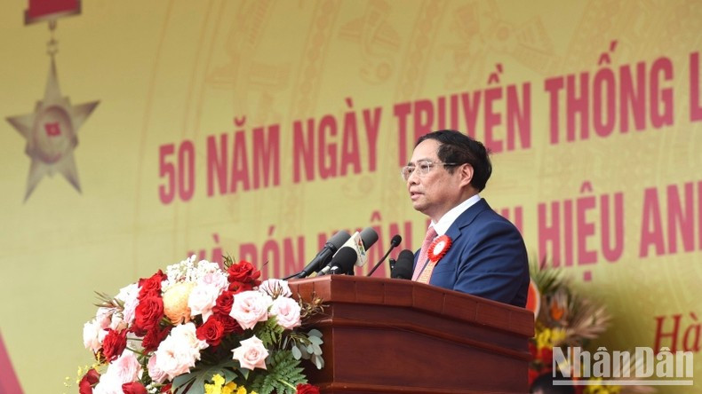 Премьер-министр Фам Минь Тьинь выступает с речью. Фото: Чан Хай Премьер-министр Фам Минь Тьинь выступает с речью. Фото: Чан Хай