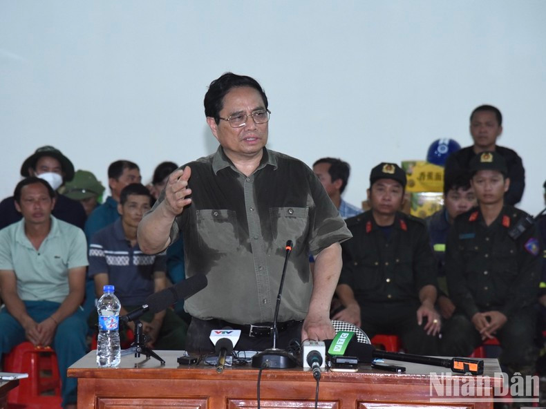 Премьер-министр Фам Минь Тьинь выступает с речью. Фото: Чан Хай Премьер-министр Фам Минь Тьинь выступает с речью. Фото: Чан Хай