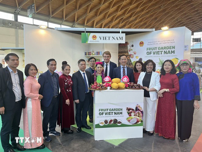 Вьетнамские делегаты фотографируются на память. Фото: ВИА