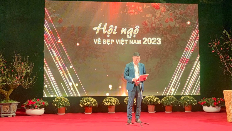 Журналист Фам Кхань Шон, заместитель директора Телевидения «Нянзан», заместитель главы оргкомитета, выступает с заключительной речью. Журналист Фам Кхань Шон, заместитель директора Телевидения «Нянзан», заместитель главы оргкомитета, выступает с заключительной речью.