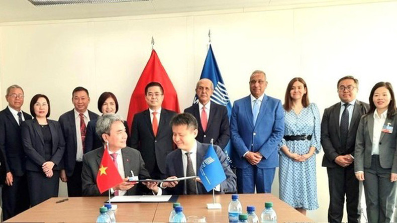 Церемония подписания соглашения о сотрудничестве между ВОИС и Управлением интеллектуальной собственности Вьетнама. Церемония подписания соглашения о сотрудничестве между ВОИС и Управлением интеллектуальной собственности Вьетнама.