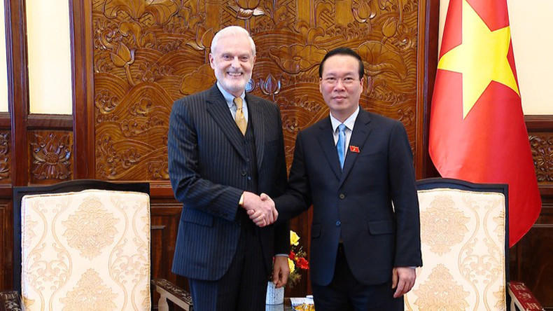 Президент Во Ван Тхыонг принимает Посла Португалии. Фото: Хонг Куан Президент Во Ван Тхыонг принимает Посла Португалии. Фото: Хонг Куан