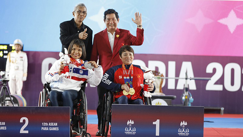 Тует Лоан (справа) выиграла 2 золотые медали в толкании ядра и побила рекорд. Фото: Тхай Зыонг Тует Лоан (справа) выиграла 2 золотые медали в толкании ядра и побила рекорд. Фото: Тхай Зыонг