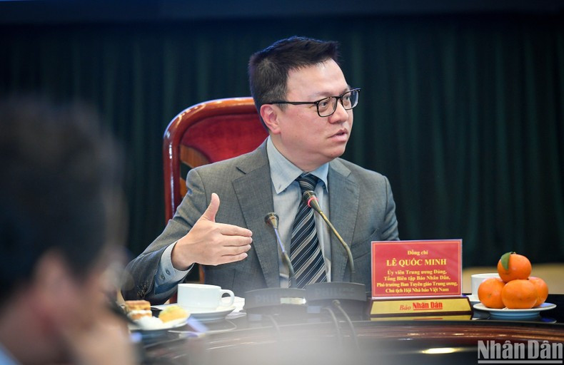 Товарищ Ле Куок Минь выступает на форуме-диалоге. Фото: Тхань Дат Товарищ Ле Куок Минь выступает на форуме-диалоге. Фото: Тхань Дат