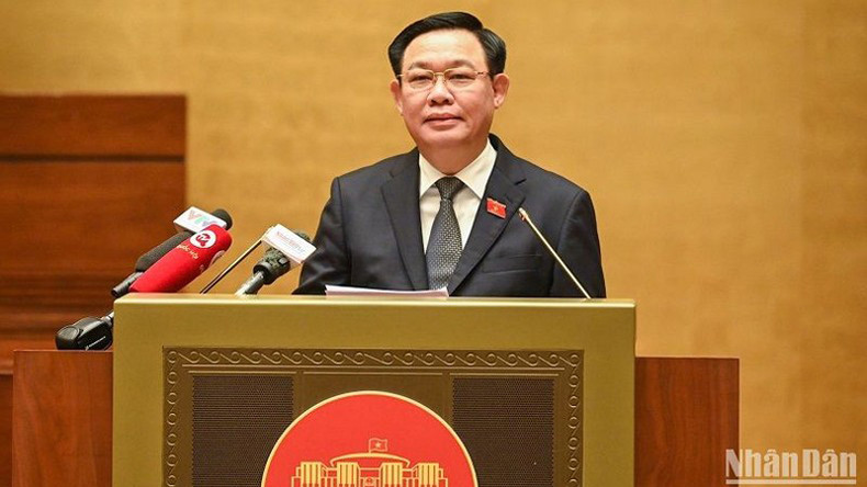 Председатель НС Выонг Динь Хюэ выступает на форуме. Фото: Зюи Линь Председатель НС Выонг Динь Хюэ выступает на форуме. Фото: Зюи Линь