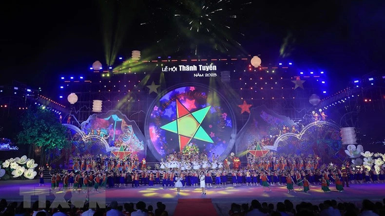 Художественный номер на фестивале. Фото: ВИА Художественный номер на фестивале. Фото: ВИА