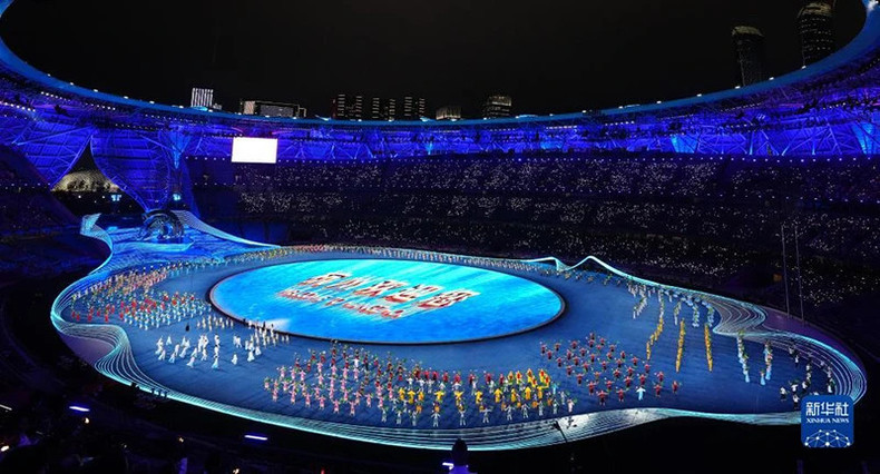 Художественный номер на церемонии открытия ASIAD 19.