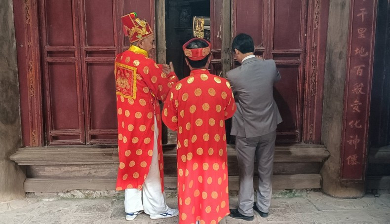 Церемония открытия Святого Храма в знак начала Весеннего фестиваля. Церемония открытия Святого Храма в знак начала Весеннего фестиваля.