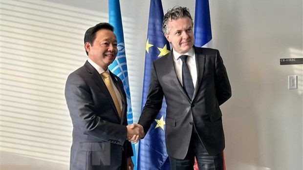 Вице-премьер Чан Хонг Ха и Министр экологического перехода Франции Кристоф Бешу. Фото: ВИА Вице-премьер Чан Хонг Ха и Министр экологического перехода Франции Кристоф Бешу. Фото: ВИА