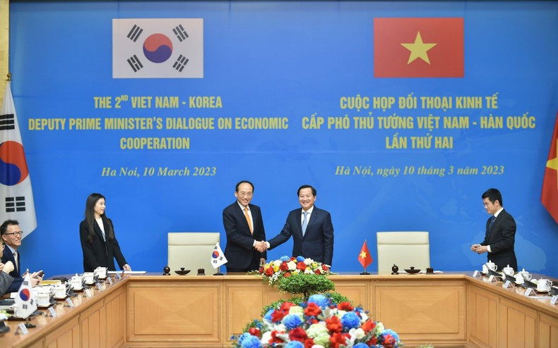Вице-премьеры Вьетнама и Южной Кореи на диалоге. Вице-премьеры Вьетнама и Южной Кореи на диалоге.