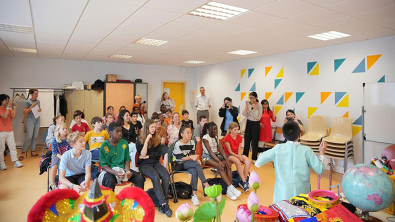 Участники узнают больше о вьетнамской культуре. Участники узнают больше о вьетнамской культуре.