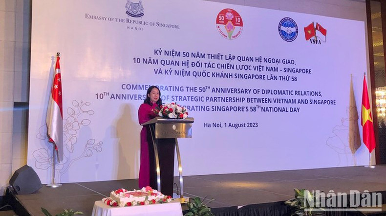 Вице-президент Во Тхи Ань Суан выступает с речью. Вице-президент Во Тхи Ань Суан выступает с речью.