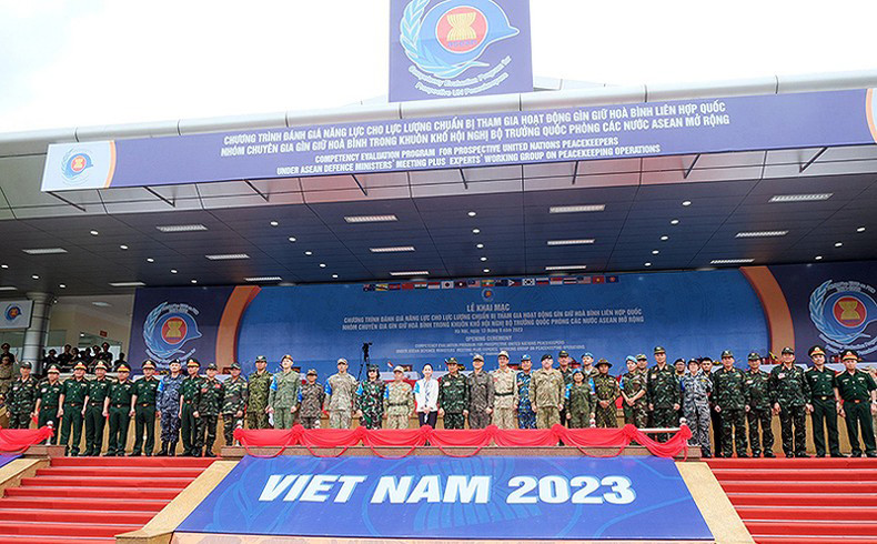 Представители стран-участниц программы. Представители стран-участниц программы.