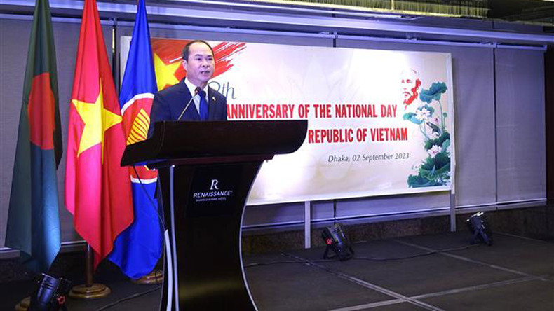 Посол Вьетнама в Бангладеш Нгуен Мань Кыонг выступает на церемонии. Фото: ВИА