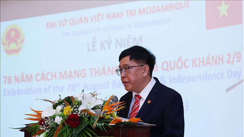 Посол Вьетнама в Мозамбике Фам Хоанг Ким выступает с речью. Фото: ВИА Посол Вьетнама в Мозамбике Фам Хоанг Ким выступает с речью. Фото: ВИА