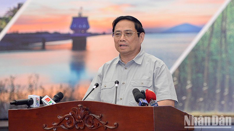 Премьер-министр Фам Минь Тьинь выступает на конференции. Фото: Тхань Жанг Премьер-министр Фам Минь Тьинь выступает на конференции. Фото: Тхань Жанг