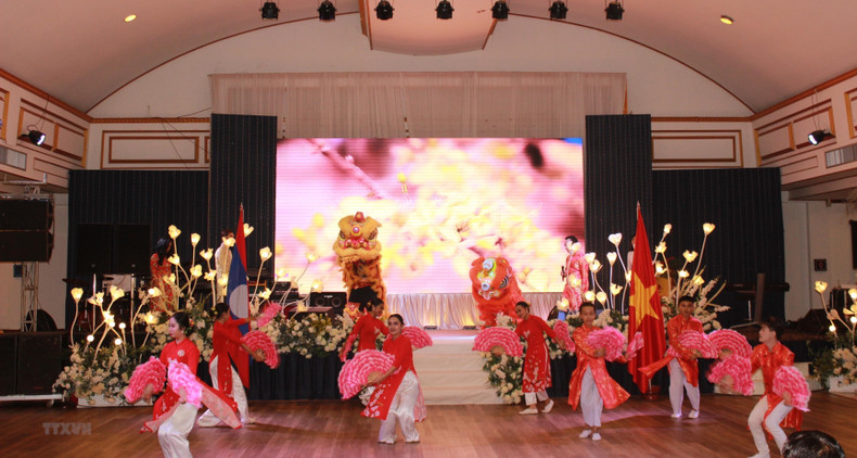 Программа «Тэт в сообществе 2023 г.», организованная Генеральным консульством Вьетнама в городе Паксе провинции Тямпасак (Лаос). Фото: ВИА Программа «Тэт в сообществе 2023 г.», организованная Генеральным консульством Вьетнама в городе Паксе провинции Тямпасак (Лаос). Фото: ВИА
