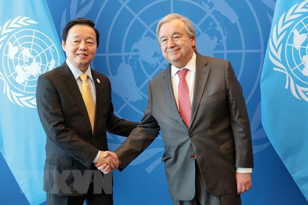 Вице-премьер Чан Хонг Ха и Генеральный секретарь ООН Антониу Гутерриш. Фото: ВИА Вице-премьер Чан Хонг Ха и Генеральный секретарь ООН Антониу Гутерриш. Фото: ВИА