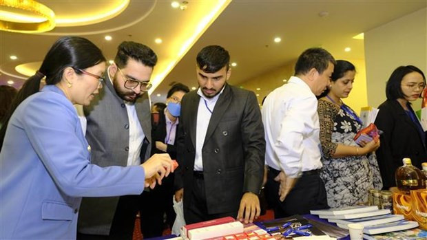 На полях конференции делегаты посетили выставочные стенды. (Фото: ВИА) На полях конференции делегаты посетили выставочные стенды. (Фото: ВИА)