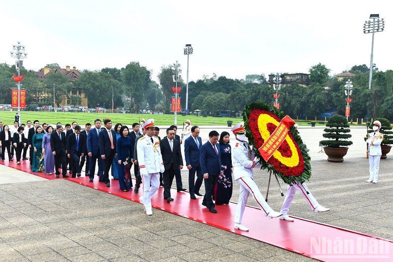 Делегация Парткома, Народного совета, Народного комитета и Комитета Отечественного фронта Вьетнама города Ханоя посещает Мавзолей Хо Ши Мина. Делегация Парткома, Народного совета, Народного комитета и Комитета Отечественного фронта Вьетнама города Ханоя посещает Мавзолей Хо Ши Мина.