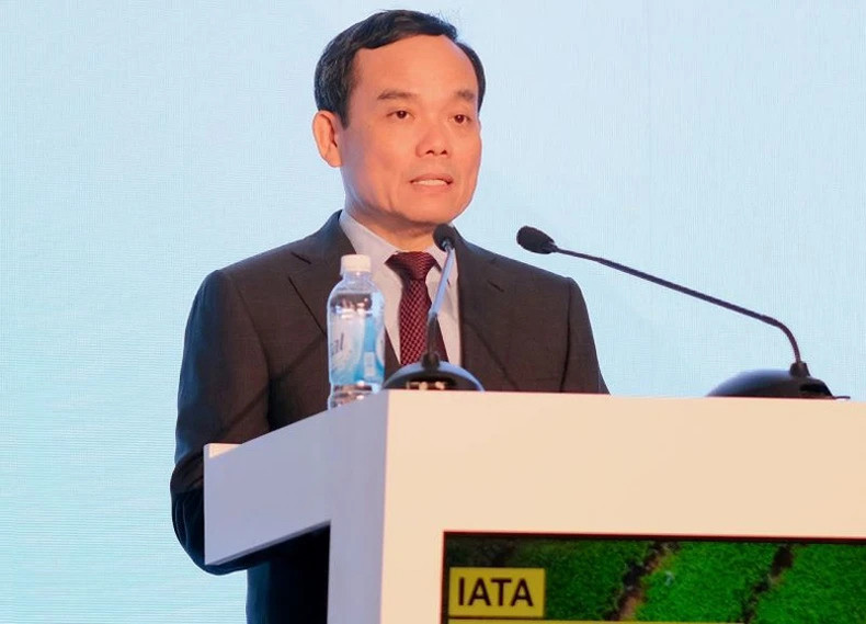 Вице-премьер Чан Лыу Куанг выступает с речью. Вице-премьер Чан Лыу Куанг выступает с речью.