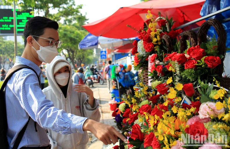 Розы по-прежнему занимают доминирующее положение на рынке праздничных цветов. Розы по-прежнему занимают доминирующее положение на рынке праздничных цветов.