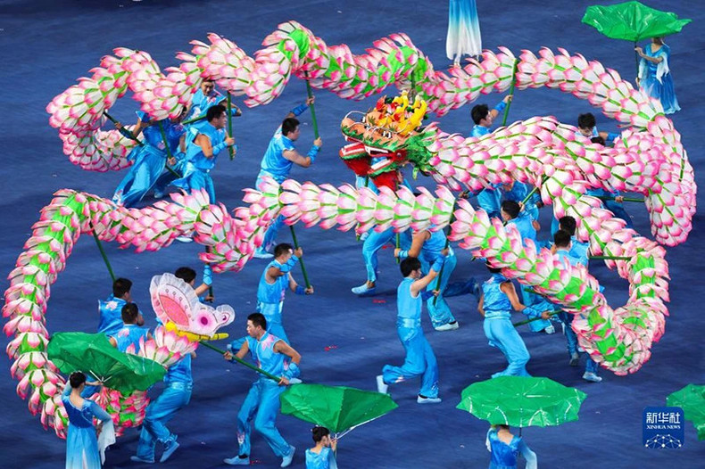 Художественный номер, пропитанный культурой Ханчжоу.