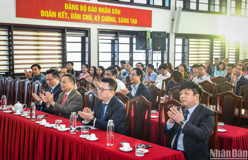 Участники митинга. Участники митинга.