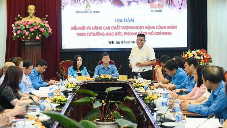 Глава Отдела «Нянзан Онлайн» Нгуен Нгок Тхань выступает с речью. Фото: Тхань Дат Глава Отдела «Нянзан Онлайн» Нгуен Нгок Тхань выступает с речью. Фото: Тхань Дат