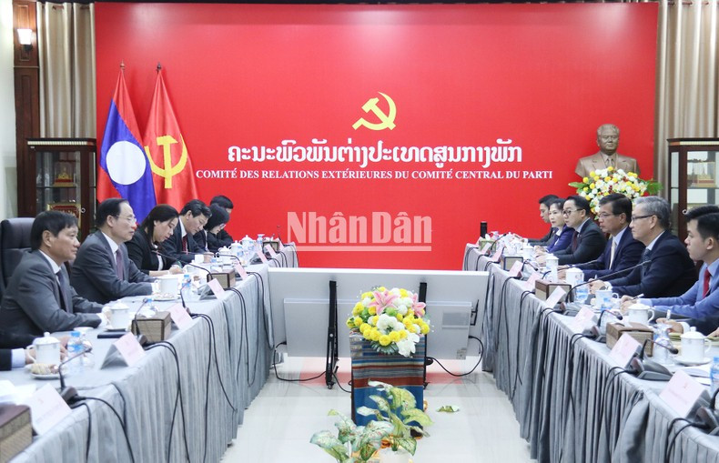 Общий вид переговоров между Отделами по внешним связям двух Партий. Фото: Чинь Зунг Общий вид переговоров между Отделами по внешним связям двух Партий. Фото: Чинь Зунг