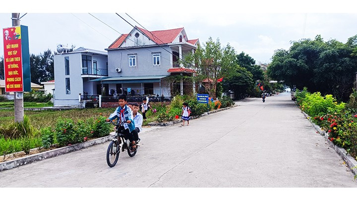 На острове есть школы для детей. На острове есть школы для детей.