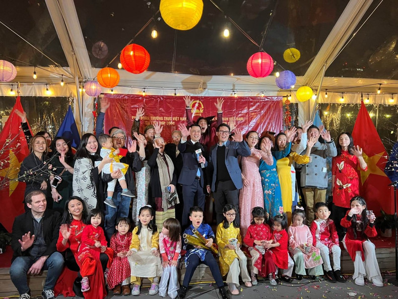 Постоянная миссия Вьетнама при ООН и Генеральное консульство Вьетнама в Нью-Йорке (США) провели мероприятие «Тэт в сообществе – Весна на Родине 2023 г.». Фото: baoquocte.vn Постоянная миссия Вьетнама при ООН и Генеральное консульство Вьетнама в Нью-Йорке (США) провели мероприятие «Тэт в сообществе – Весна на Родине 2023 г.». Фото: baoquocte.vn