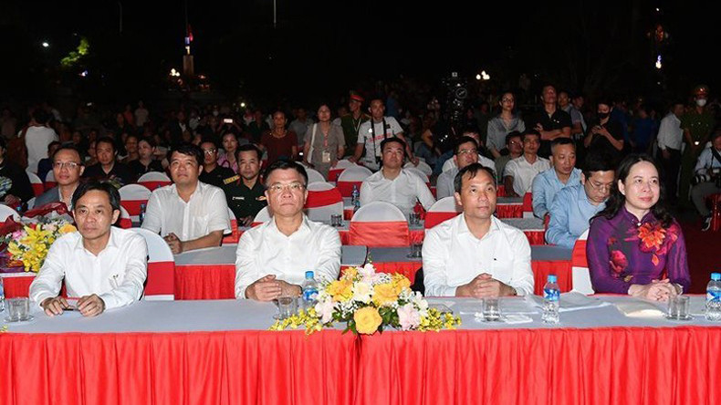 Вице-президент Во Тхи Ань Суан и делегаты на мероприятии. Фото: Тхань Дат Вице-президент Во Тхи Ань Суан и делегаты на мероприятии. Фото: Тхань Дат