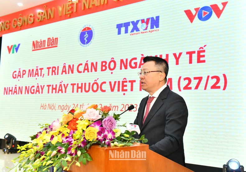 Товарищ Ле Куок Минь выступает на встрече. Фото: Данг Кхоа Товарищ Ле Куок Минь выступает на встрече. Фото: Данг Кхоа