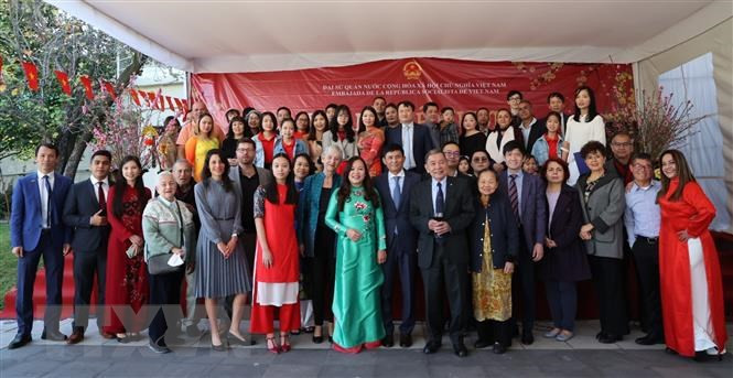 Участники мероприятия «Весна на Родине», организованного Посольством Вьетнама в Мексике. Фото: ВИА Участники мероприятия «Весна на Родине», организованного Посольством Вьетнама в Мексике. Фото: ВИА